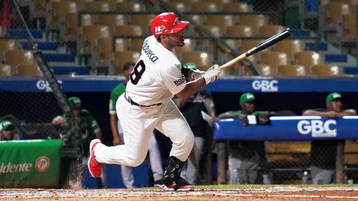 Erik González disparó sencillo remolcador de la carrera del triunfo con un out en el cierre de la novena entrada a los Leones del Escogido 3-2 sobre las Estrellas Orientales en la noche de este viernes en el Estadio Quisqueya