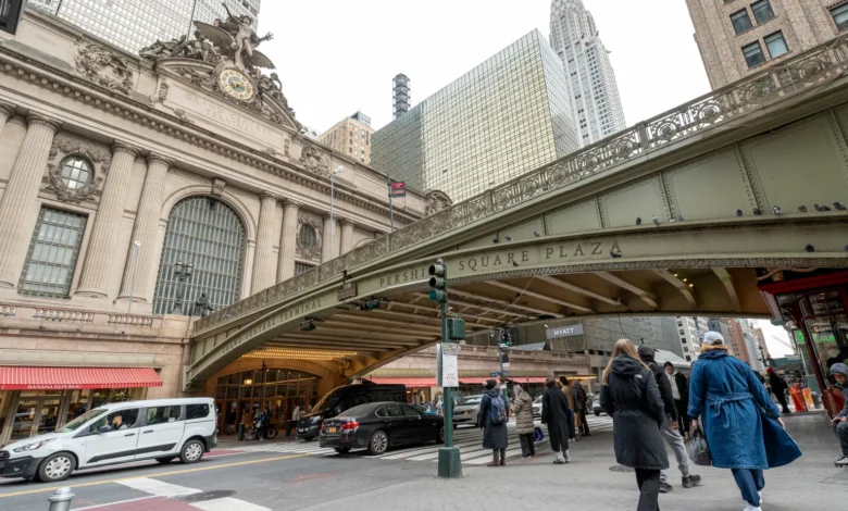 Unas personas entran a la terminal del metro el 14 de noviembre de 2024 en la estación Gran Central en Nueva York (Estados Unidos). EFE/Ángel Colmenares