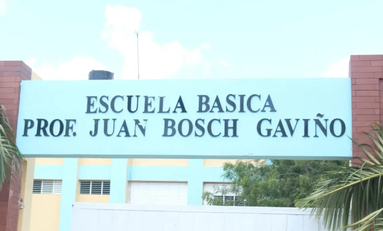 Archivo de una escuela llamada profesor Juan Bosch