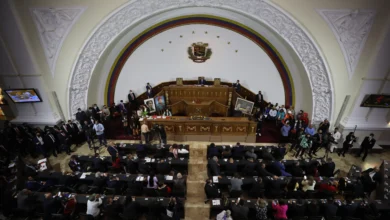 Vista del recinto durante una sesión en la sede de La Asamblea Nacional, en Caracas (Venezuela), que tramitará una ley para inhabilitar a quienes pidan sanciones internacionales. EFE/Miguel Gutiérrez