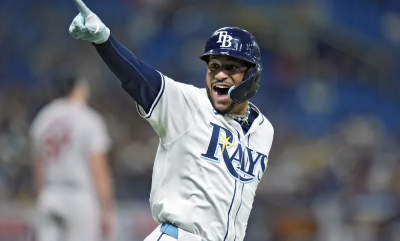 ARCHIVO - José Siri, de los Tampa Bay Rays, celebra después de conectar un jonrón solitario ante el lanzador abridor de los Boston Red Sox, Nick Pivetta, durante la quinta entrada de un partido de béisbol el martes 17 de septiembre de 2024 en St. Petersburg, Florida. (Foto AP/Chris O'Meara, Archivo)