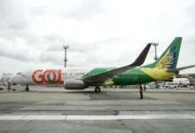 fotografía de la vista del avión de la compañía Gol, un boeing 737-800, en la ciudad de Sao Paulo (Brasil). EFE/Sebastião Moreira