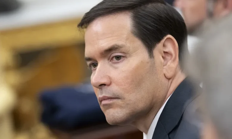 Fotografía de archivo del secretario de Estado de EEUU, Marco Rubio, en el Despacho Oval de la Casa Blanca en Washington, DC, EE.UU. EFE/EPA/CHRIS KLEPONIS / POOL