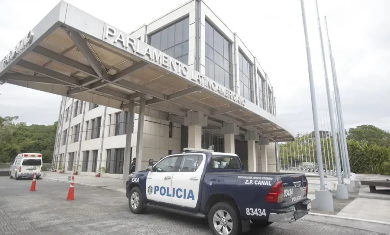 Fotografía de archivo de la entrada al Parlamento Latinoamericano y Caribeño (Parlatino), en Ciudad de Panamá (Panamá). EFE/ Carlos Lemos