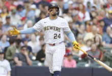 William Contreras, de los Cerveceros de Milwaukee, reacciona tras poncharse contra los Cardenales de San Luis durante la cuarta entrada de un partido de béisbol, el sábado 14 de junio de 2025, en Milwaukee. (Foto AP/Jeffrey Phelps)