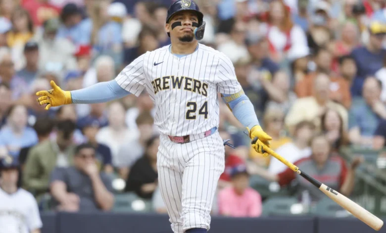 William Contreras, de los Cerveceros de Milwaukee, reacciona tras poncharse contra los Cardenales de San Luis durante la cuarta entrada de un partido de béisbol, el sábado 14 de junio de 2025, en Milwaukee. (Foto AP/Jeffrey Phelps)