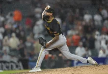 El dominicano Dennis Santana, de los Piratas de Pittsburgh, lanza frente a los Tigres de Detroit el jueves 19 de junio de 2025 (AP Foto/Paul Sancya)
