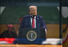 El presidente de Estados Unidos, Donald Trump (i), el 14 de junio de 2025. EFE/EPA/Kent Nishimura